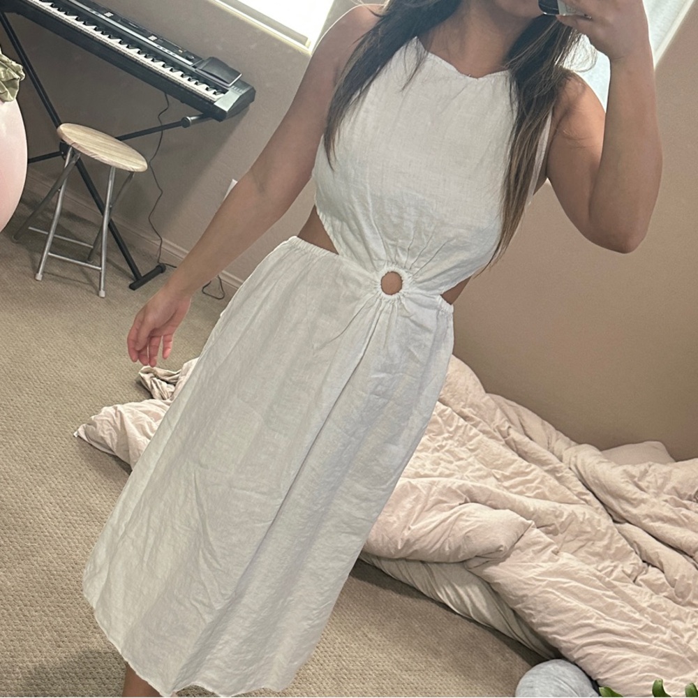 Chic White Cut-Out Midi Dress